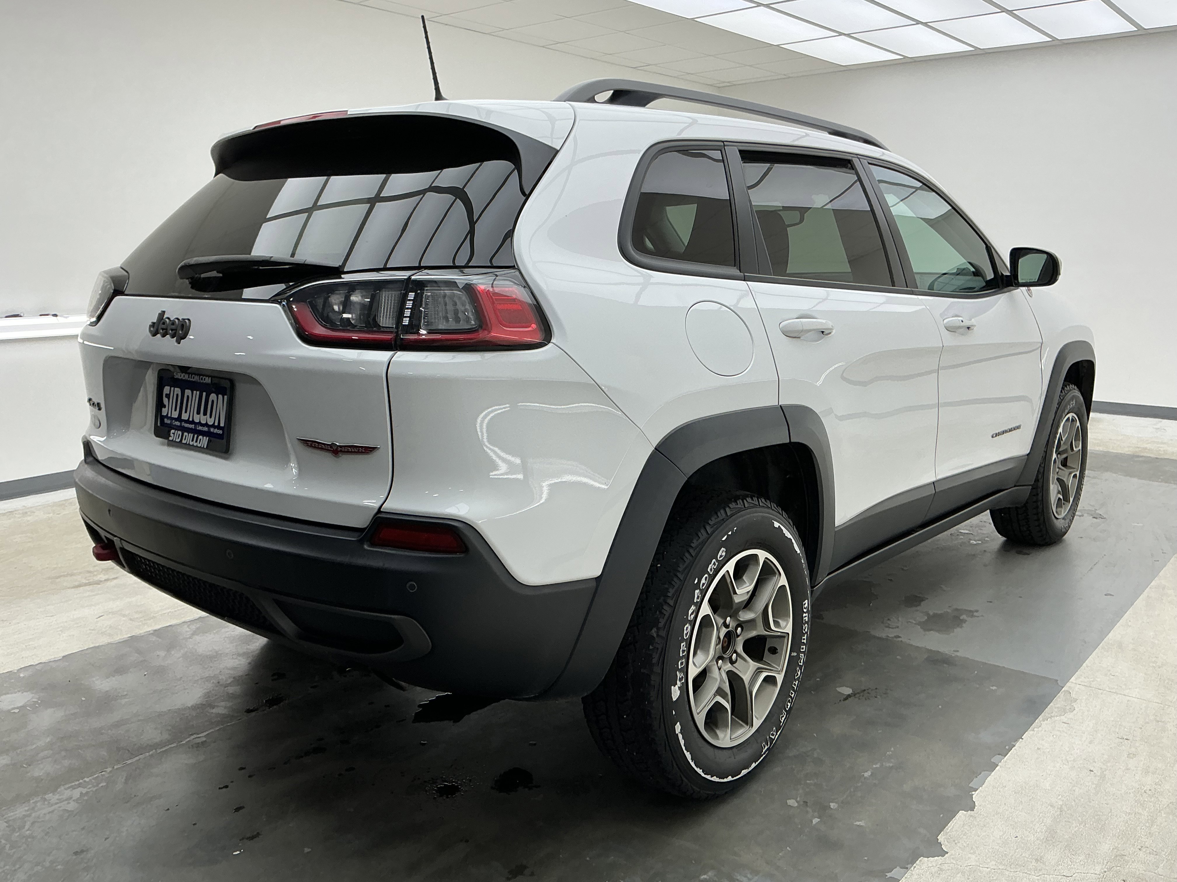 Used 2020 Bright White Clearcoat Jeep Trailhawk image 4