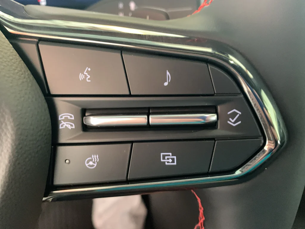 2027 Chevrolet Equinox RS - Photo 21