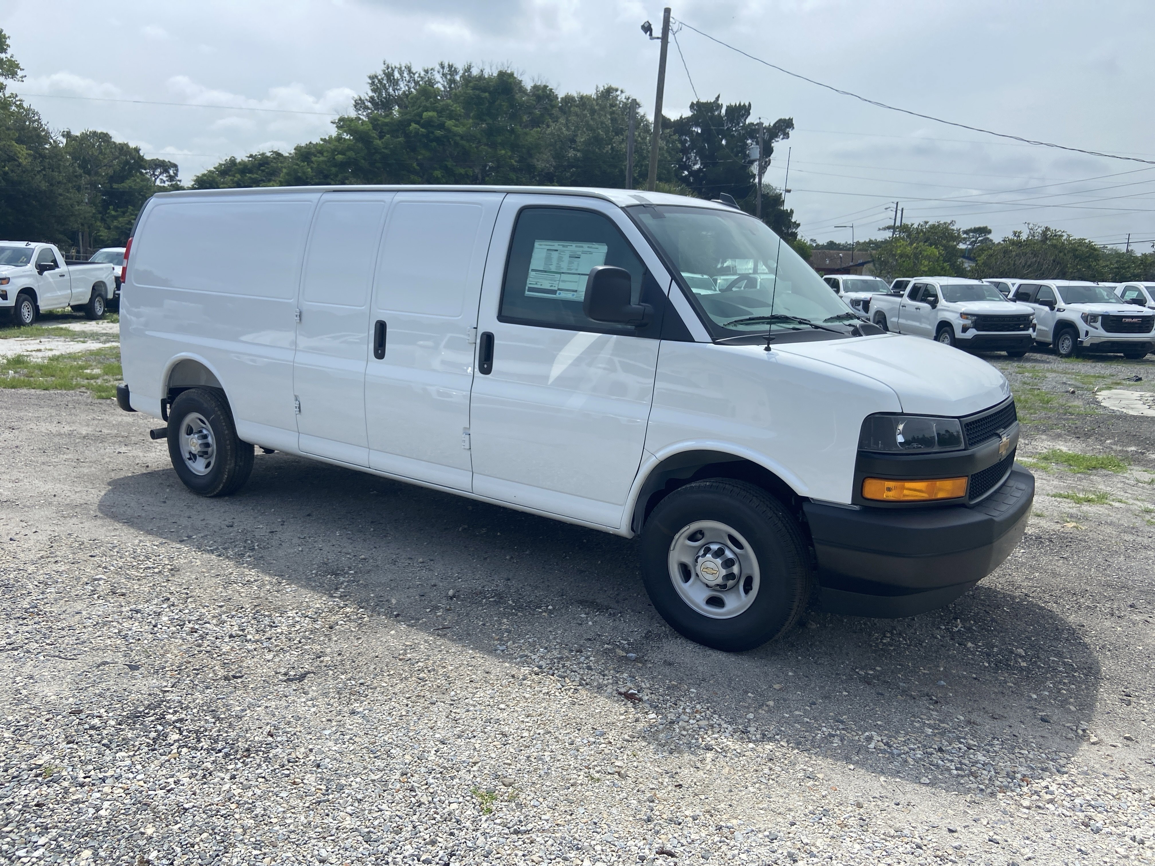 2026 Chevrolet Express Cargo Work Van - Photo 8