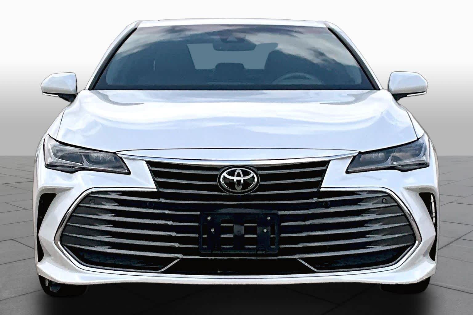 Used 2019 Wind Chill Pearl Toyota Limited image 4