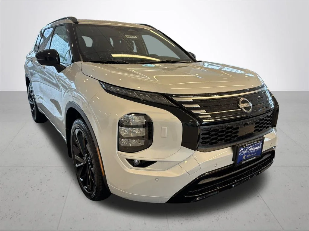 New 2026 White Nissan Platinum image 5