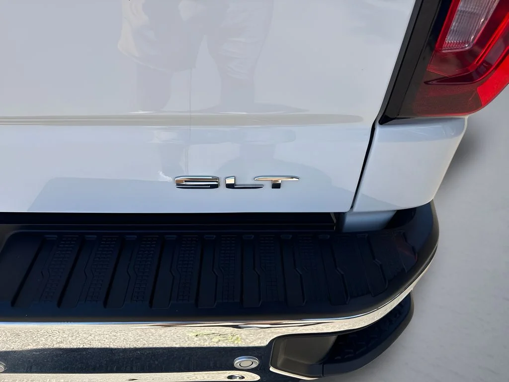 Used 2023 White GMC SLT image 35