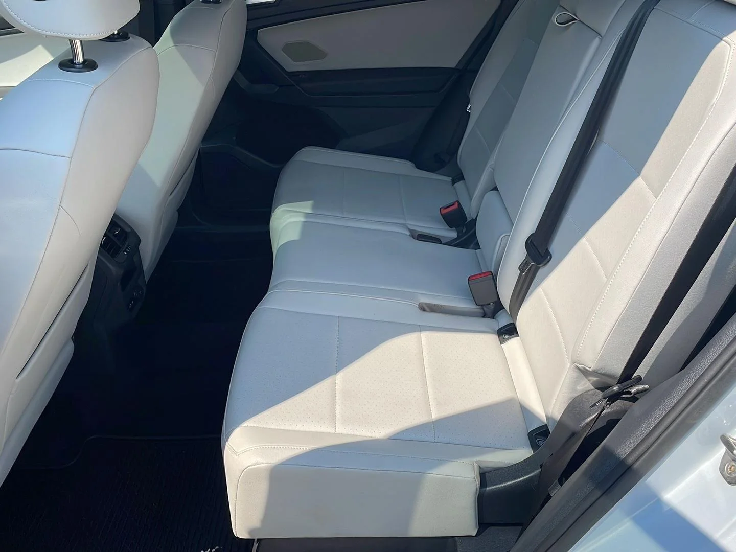 Used 2019 White Silver Metallic Volkswagen SEL image 5