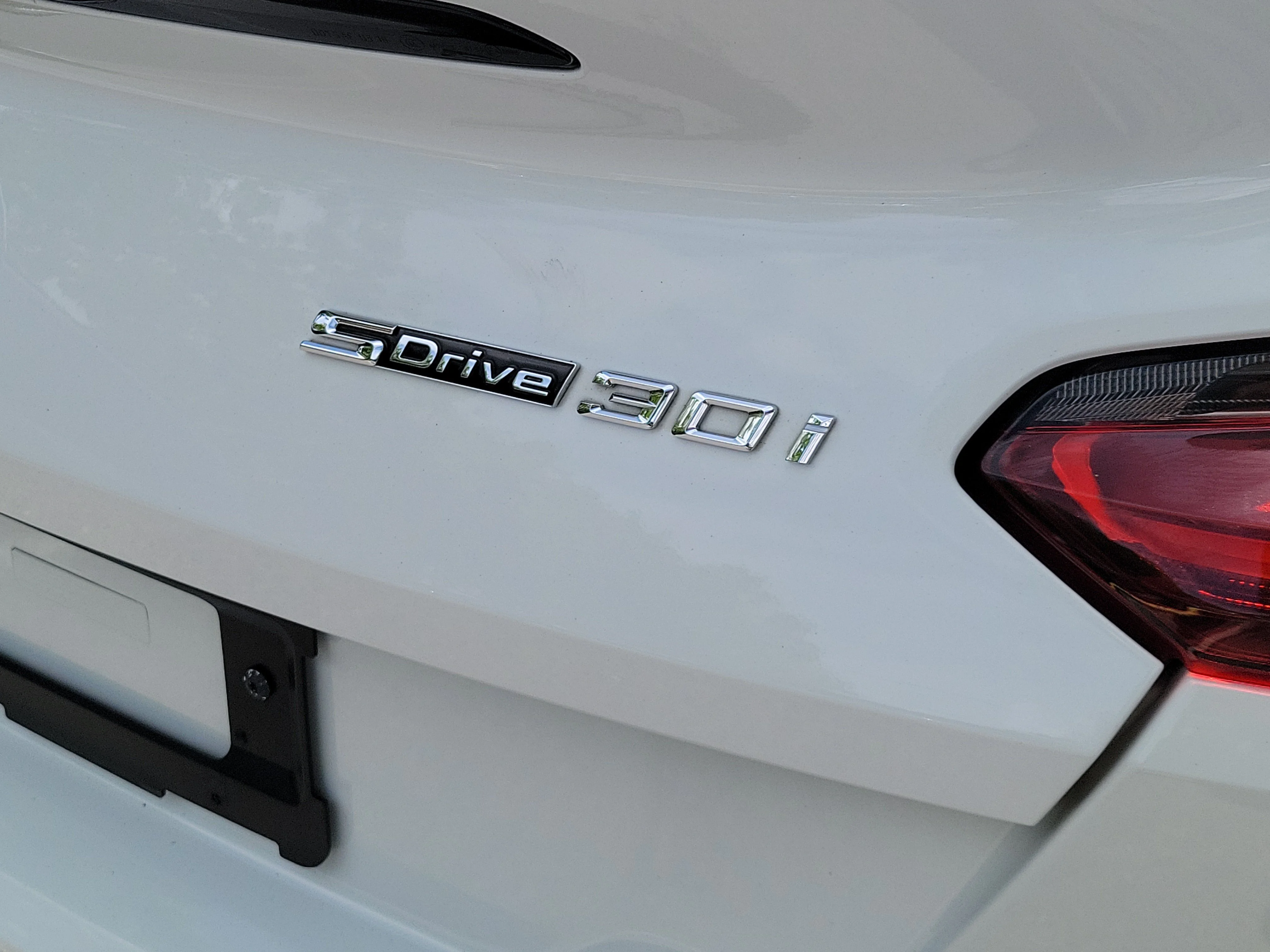 Used 2020 Alpine White BMW sDrive30i image 6