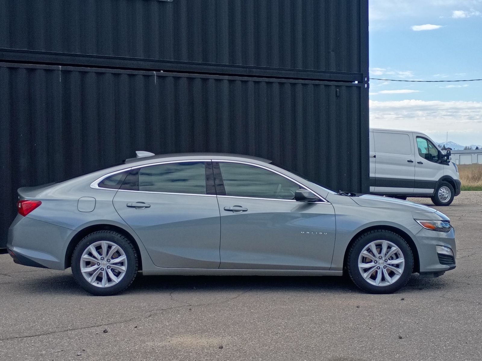 View vehicle photo 6