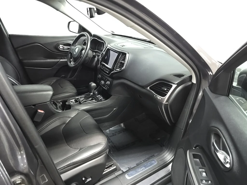 Used 2020 Gray Jeep Limited image 15