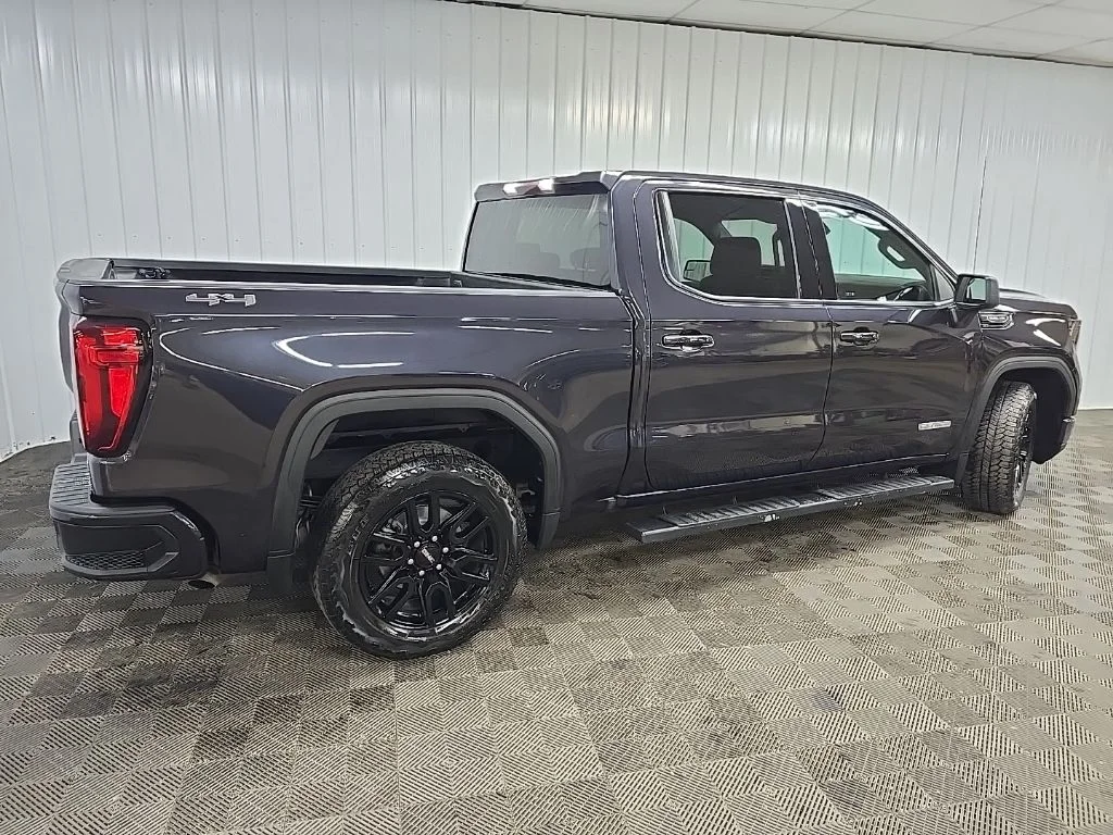 Used 2022 Silver GMC Elevation image 3