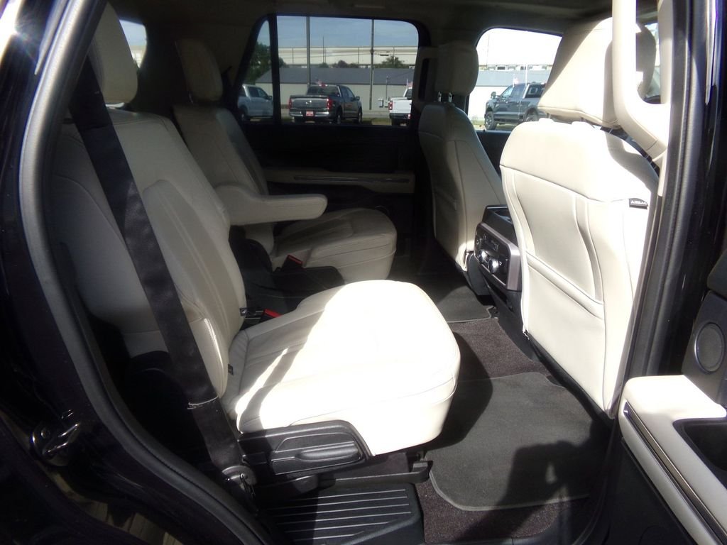 Used 2021 Black Metallic Ford Platinum image 27