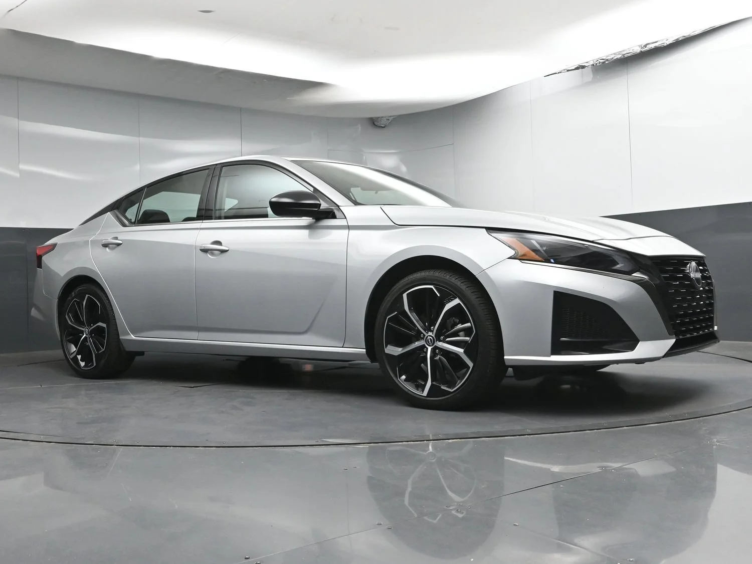 Certified Used 2025 Brilliant Silver Metallic Nissan SR image 22