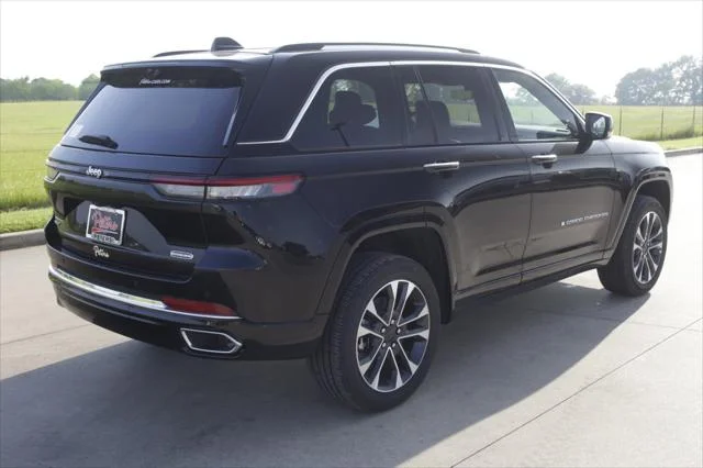 New 2022 Diamond Black Crystal Pearlcoat Jeep Overland 4xe image 3