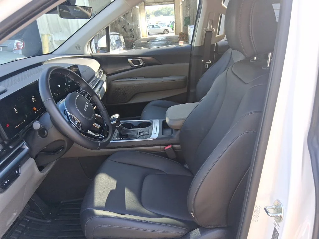 Certified Used 2026 White Kia LXS image 11