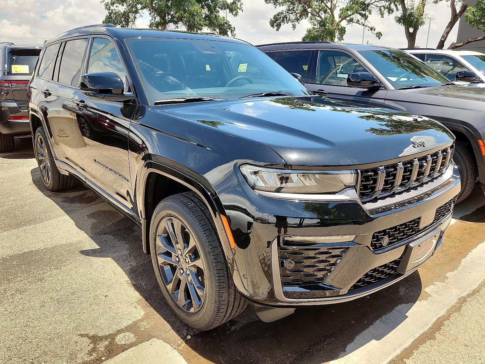 New 2026 Diamond Black Crystal Pearl-Coat  Paint Jeep L LIMITED RESERVE 4X4 image 4