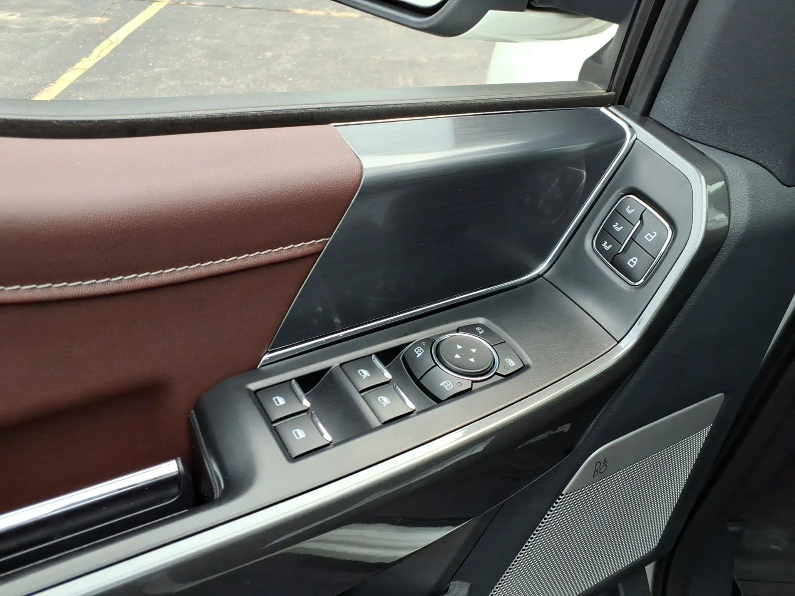 Used 2023 White Metallic Ford LARIAT image 14