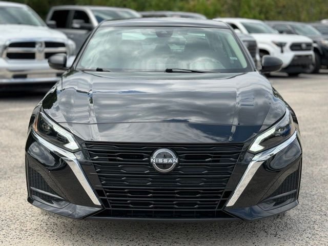 Used 2025 Black Nissan 2.5 SV image 2