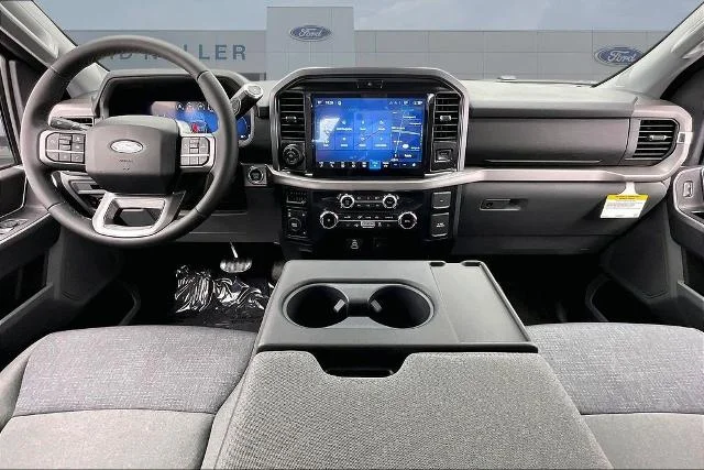 New 2026 Agate Black Metallic Ford XLT image 5