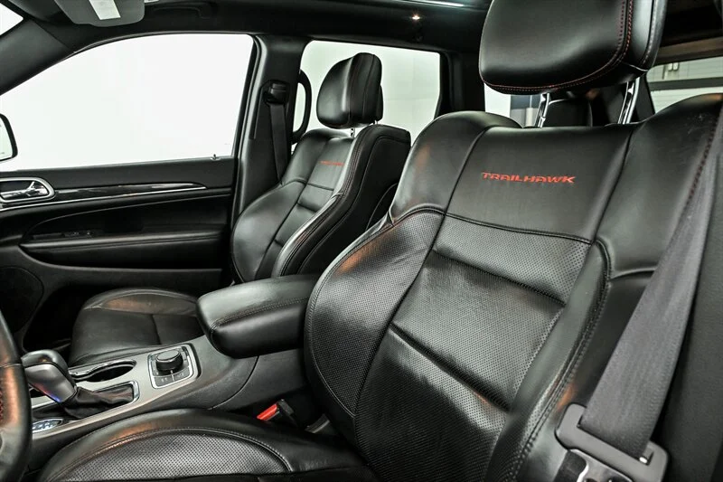 Used 2018 Diamond Black Crystal Pearl Coat Jeep Trailhawk image 17