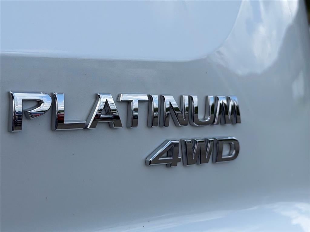 Used 2025 Everest White Pearl Tricoat Nissan Platinum image 26