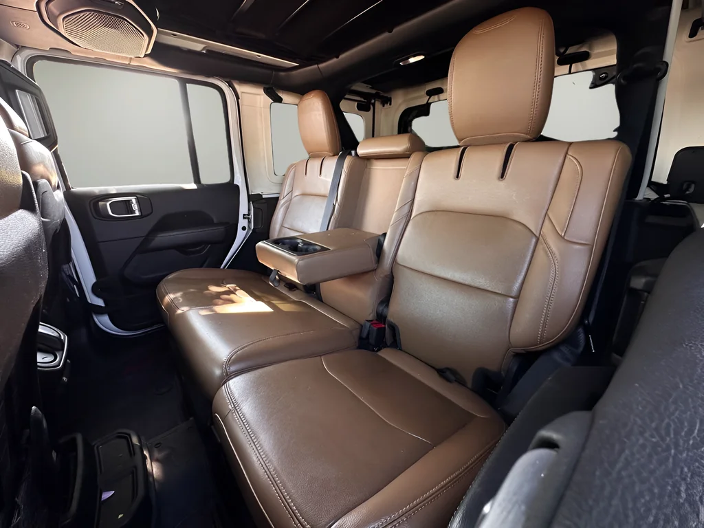 Used 2022 White Jeep Unlimited Rubicon 4xe image 19