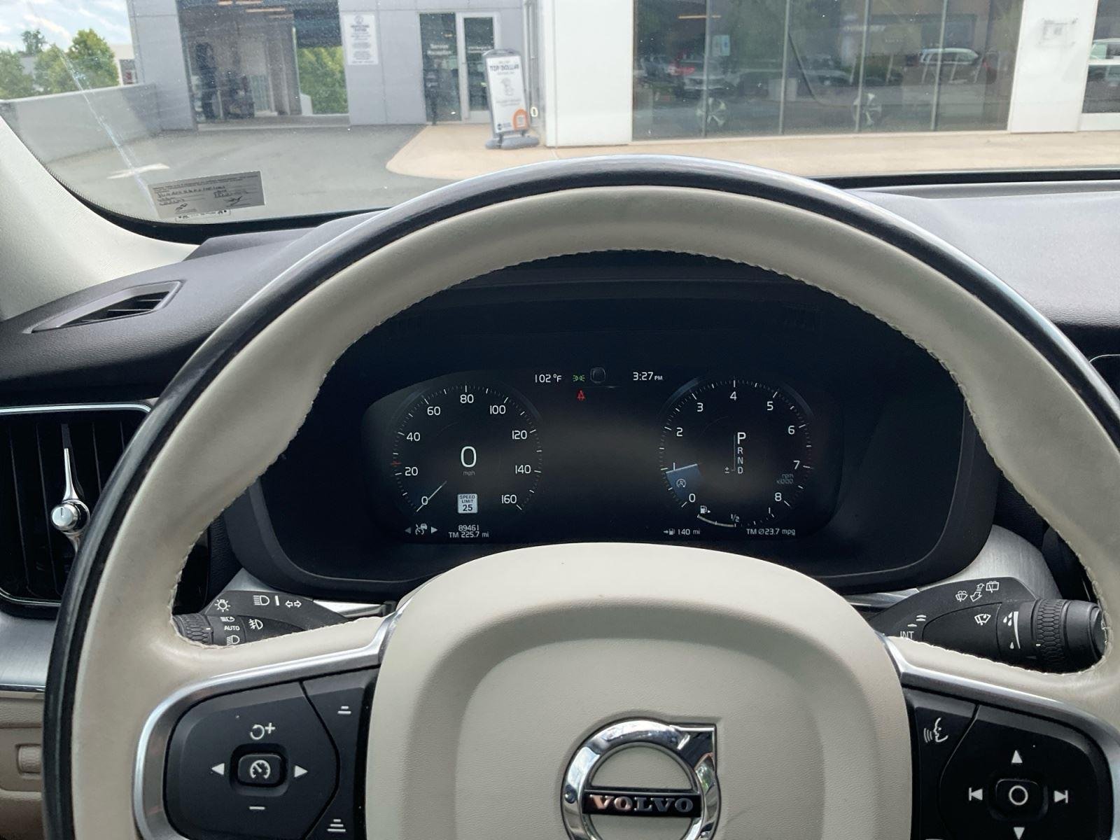 Used 2018 Denim Blue Metallic Volvo Momentum image 18