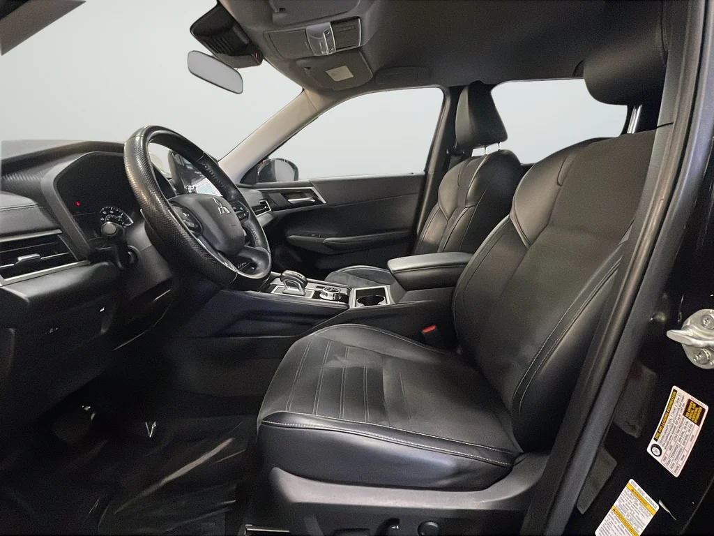 Used 2024 Black Mitsubishi SE image 11