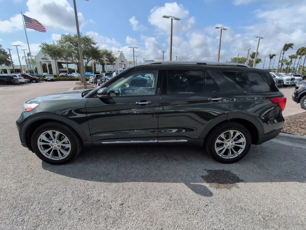 Used 2022 Green Metallic Ford Limited image 8