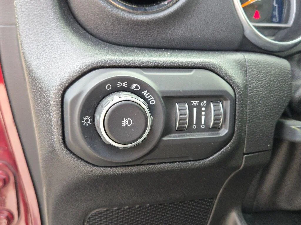 Used 2021  Jeep Unlimited Sahara High Altitude image 25