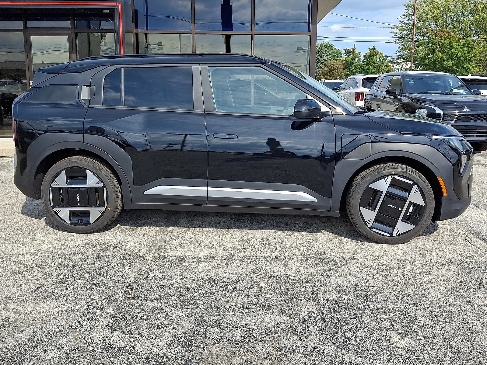 New 2027 Black Kia Wind image 8