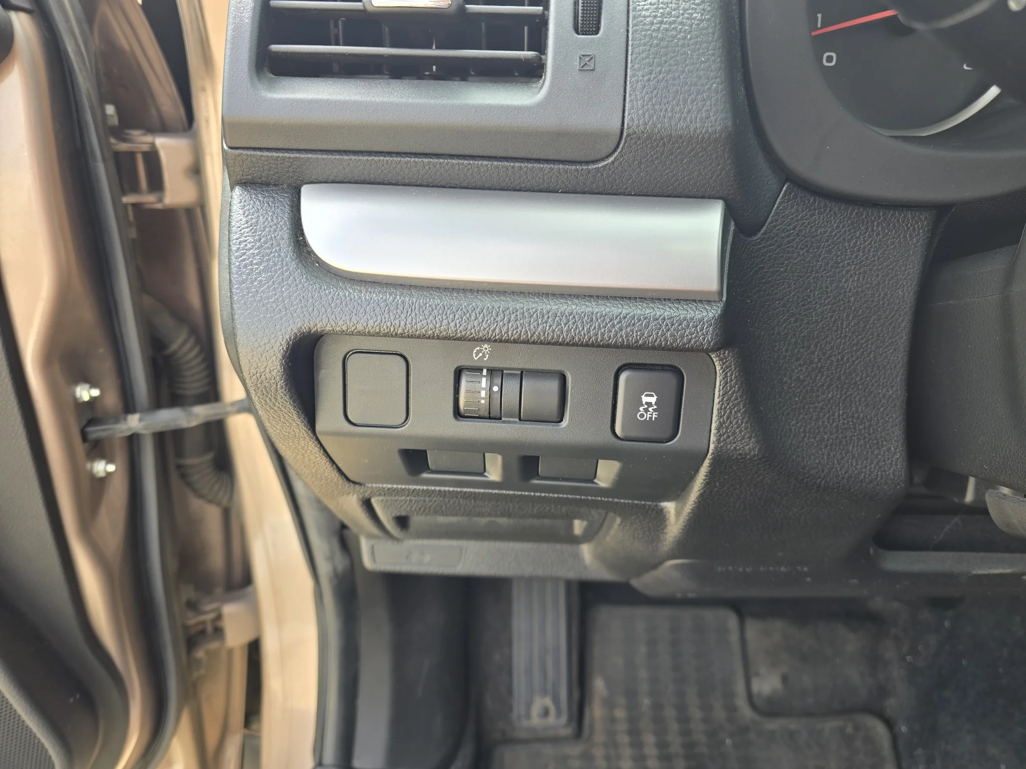 Used 2014 Burnished Bronze Metallic Subaru 2.5i image 19