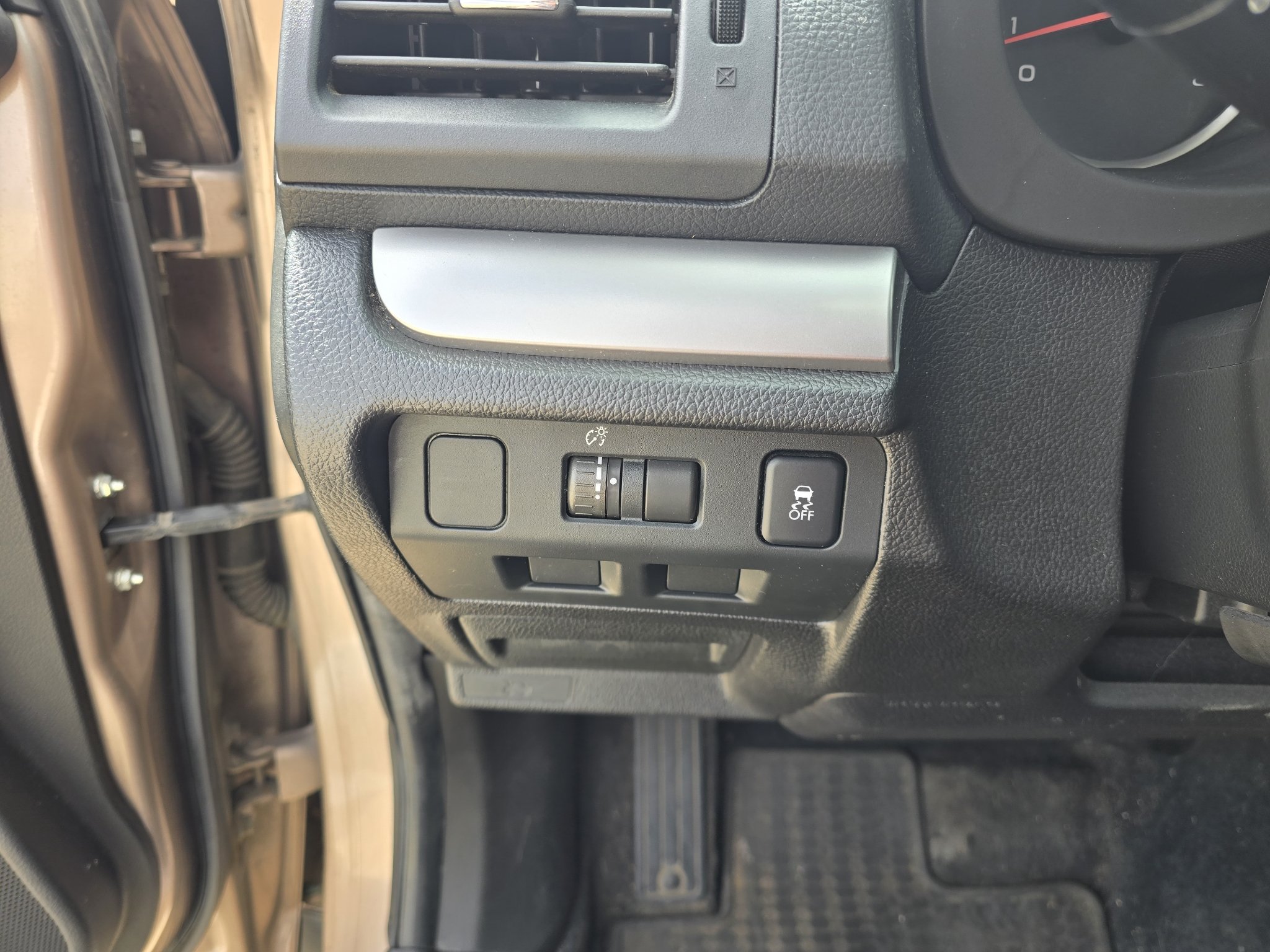 Used 2014 Burnished Bronze Metallic Subaru 2.5i image 18