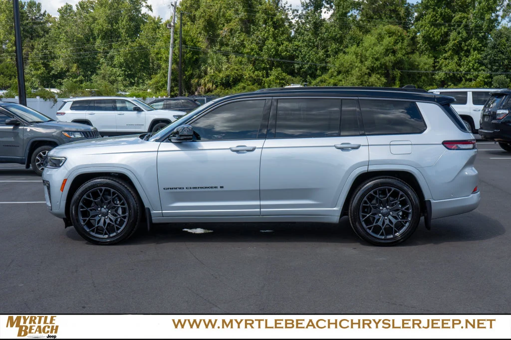 New 2026 Silver Zynith Exterior Paint Jeep Summit image 3