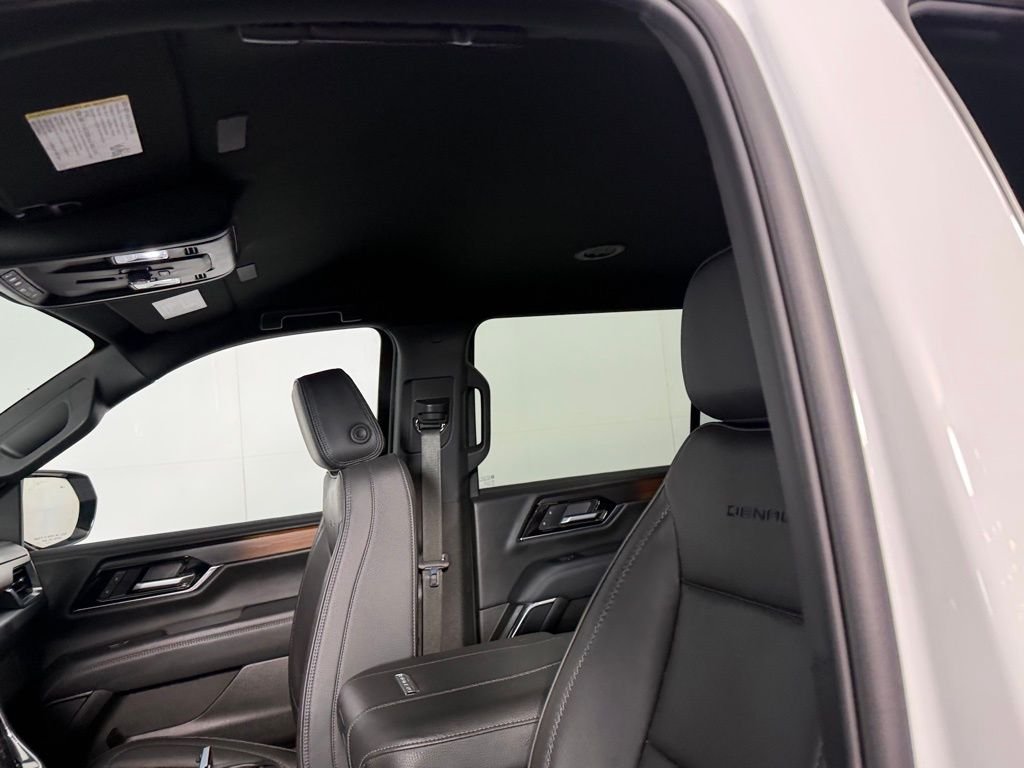 Used 2025 White GMC Denali image 19