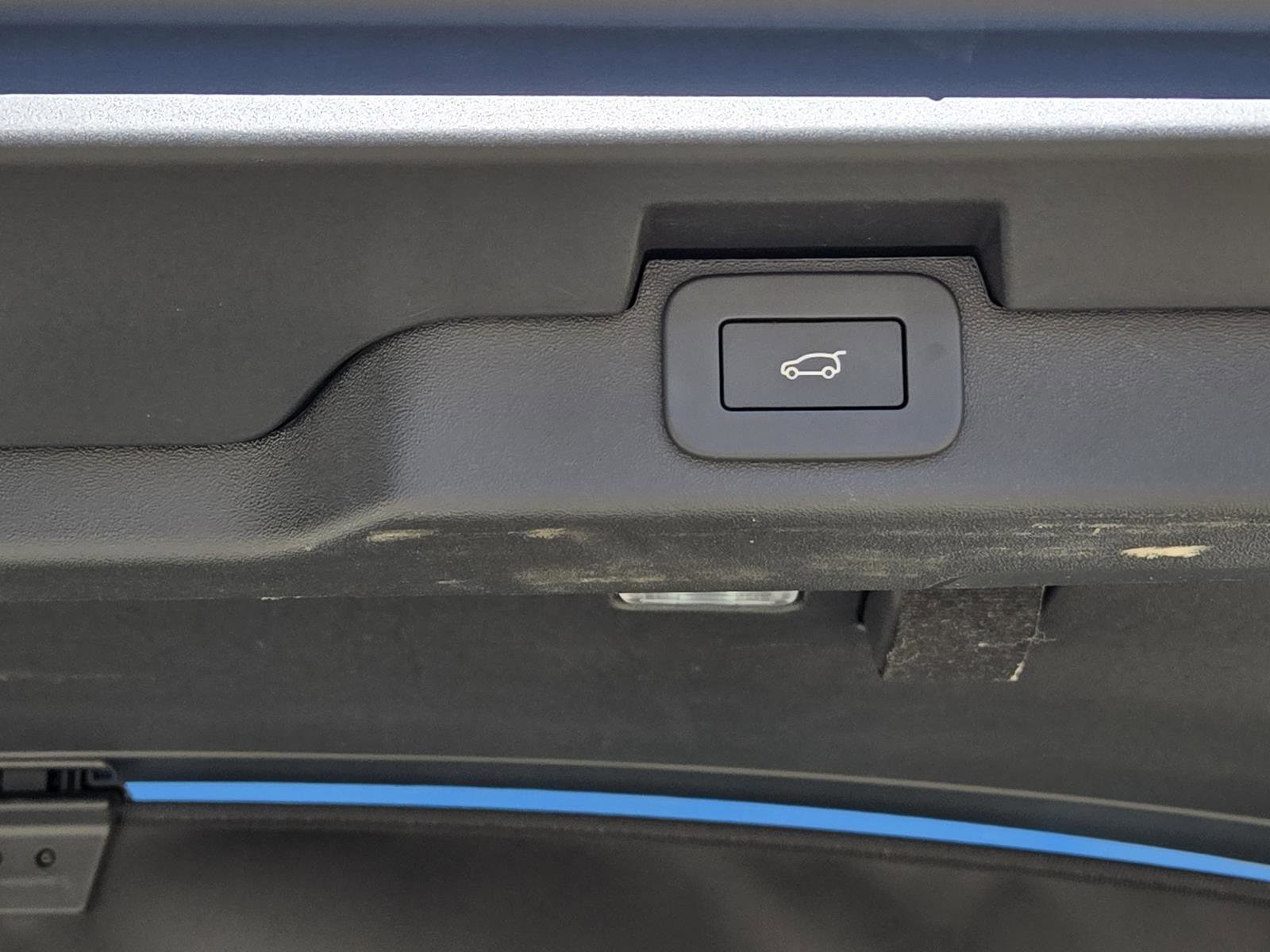 Used 2025 Fuji White Land Rover Dynamic SE image 12