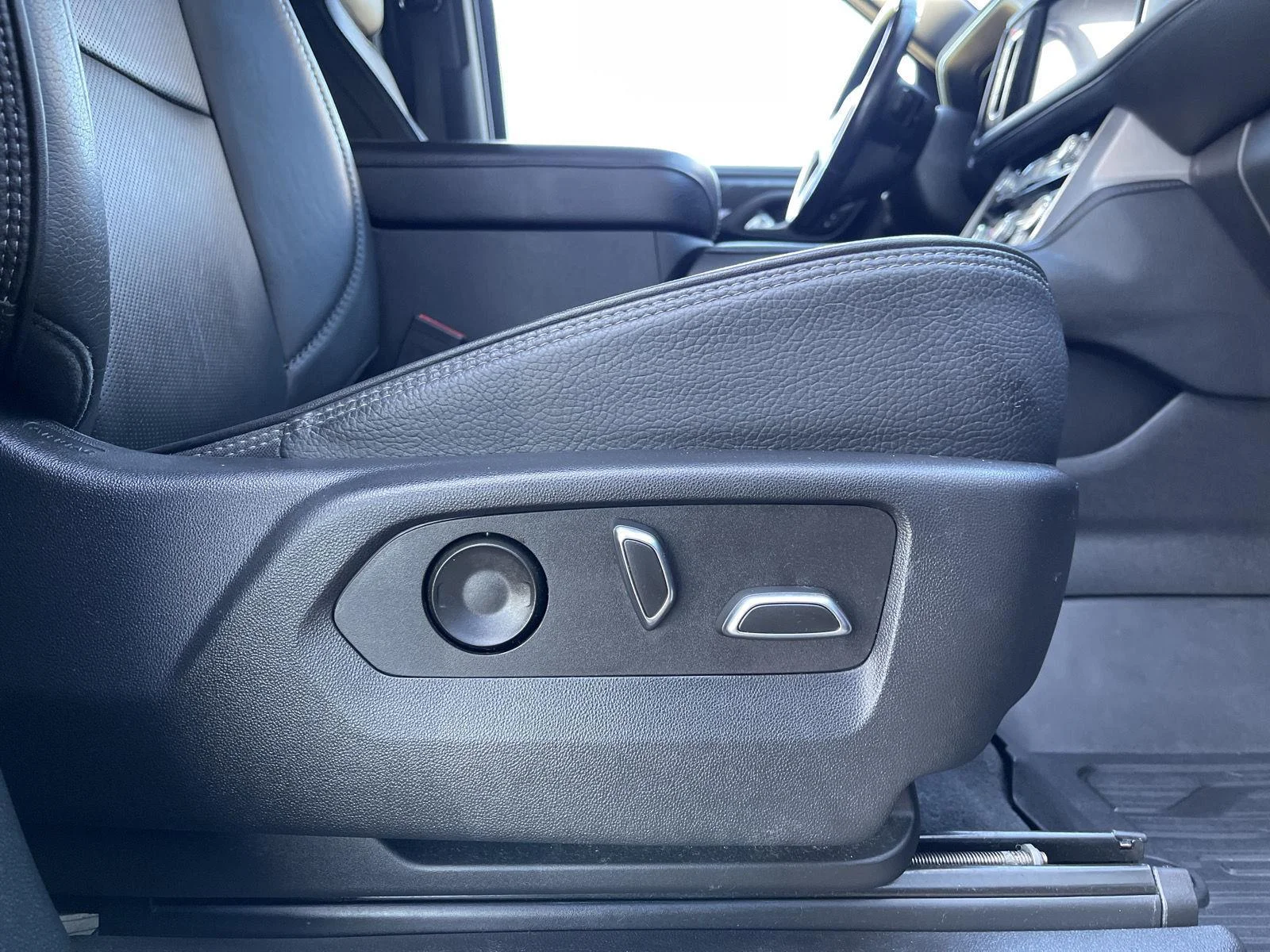 Used 2022 Onyx Black GMC Denali image 37