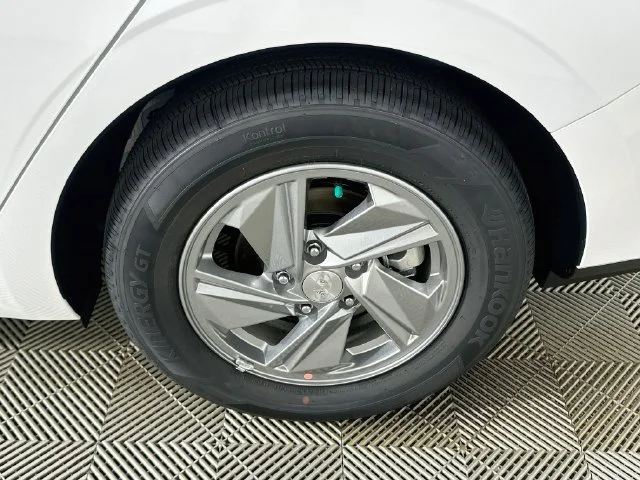 New 2026 White Hyundai SE image 20