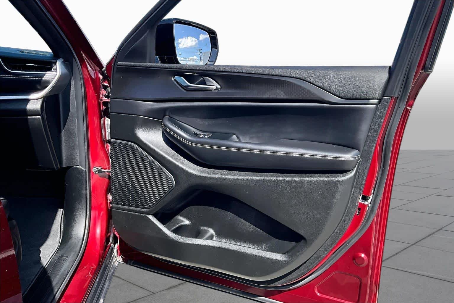 Used 2023 Velvet Red Pearlcoat Jeep Altitude image 23