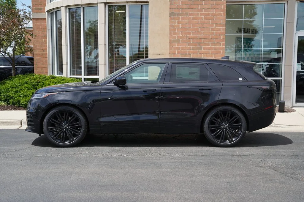 New 2026 Santorini Black Land Rover Belgravia Edition image 2