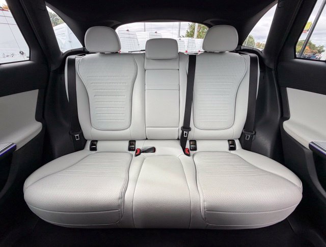 Used 2023  Mercedes-Benz GLC 300 image 16