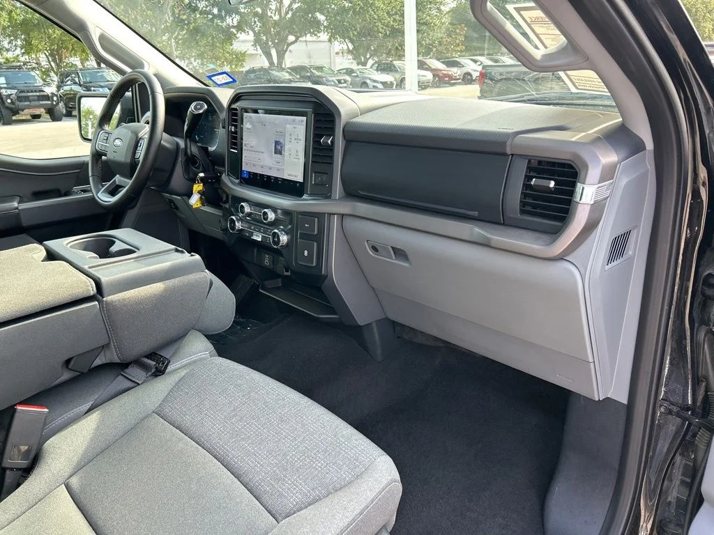Used 2025 Black Ford XLT image 41