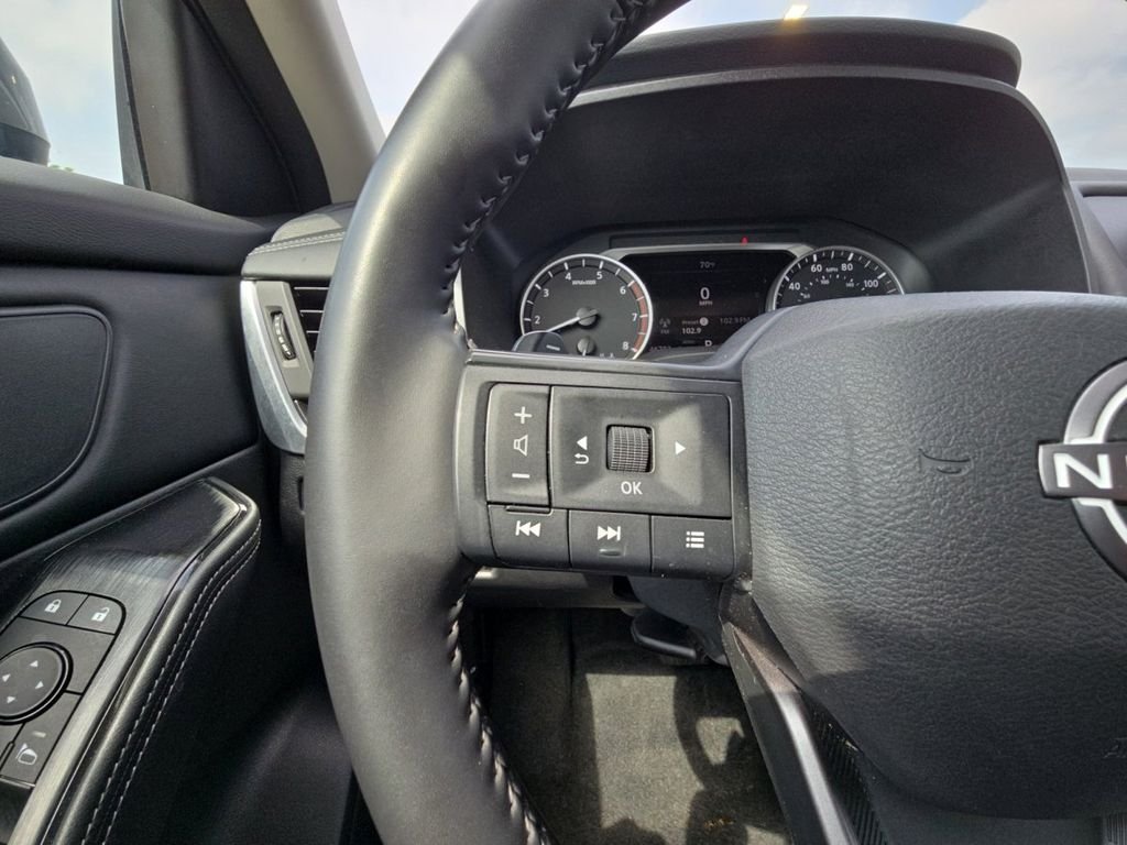 Used 2025 Gray Nissan SV image 11