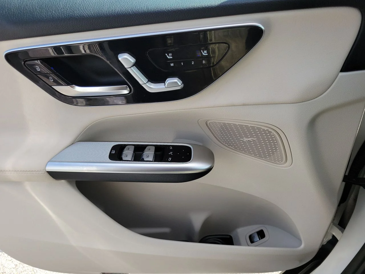Used 2026 White Mercedes-Benz GLC 300 image 22