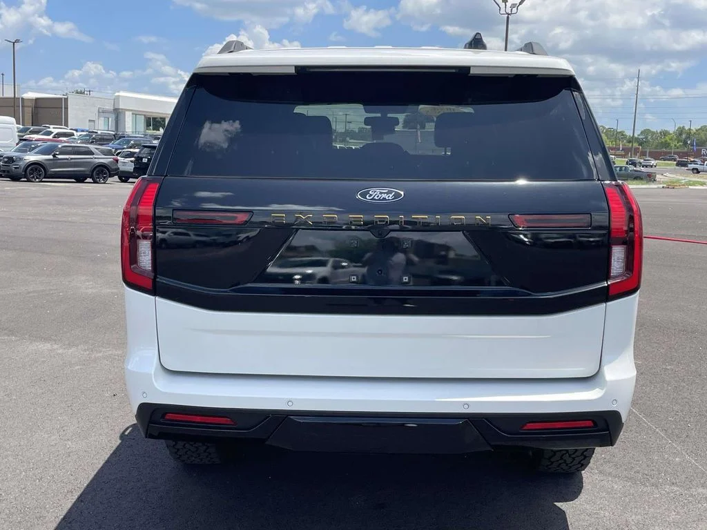 New 2025 Star White Metallic Tri-Coat Ford TREMOR® image 4