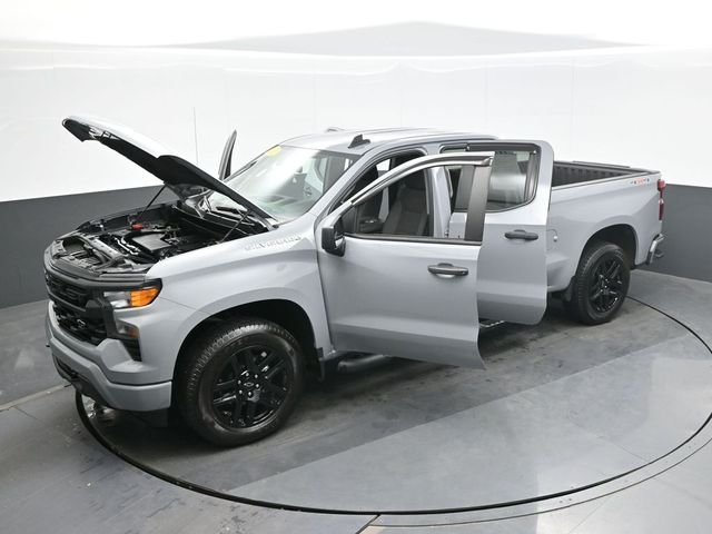 Used 2025 Gray Chevrolet Custom image 28