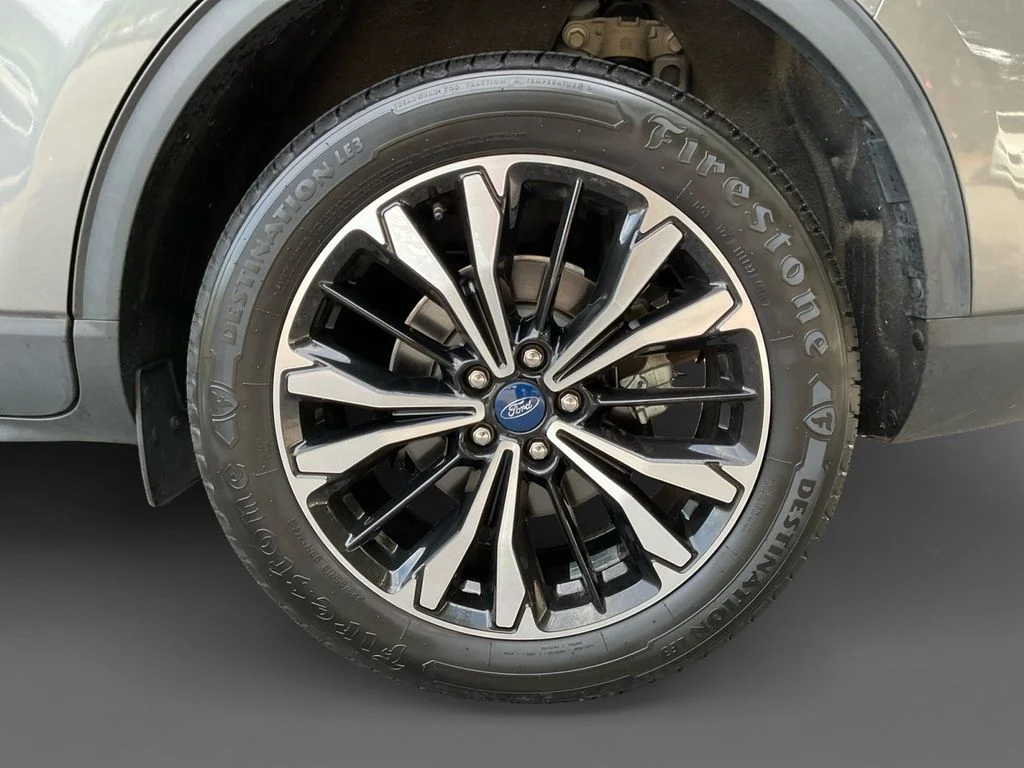 Used 2022 Gray Ford SEL image 8