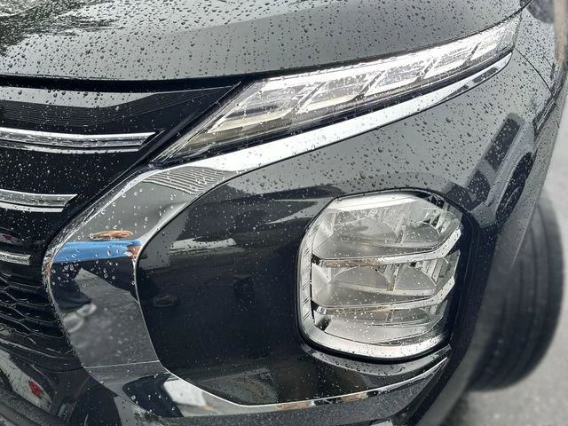 Used 2025 Black Mitsubishi ES image 9