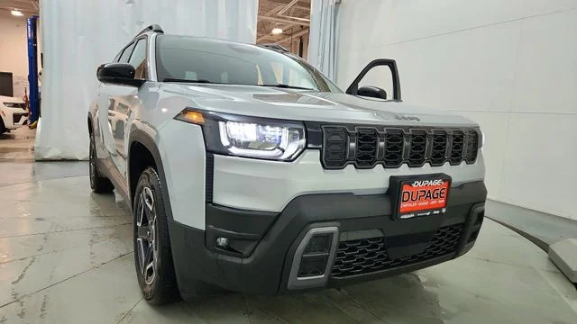 New 2026 Silver Zynith Clear-Coat Exterior Paint Jeep Limited image 16