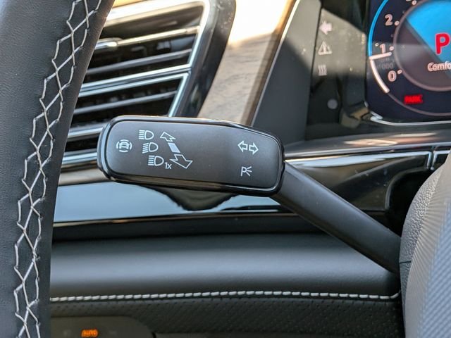New 2026 White Volkswagen 2.0T SE w/Technology image 31