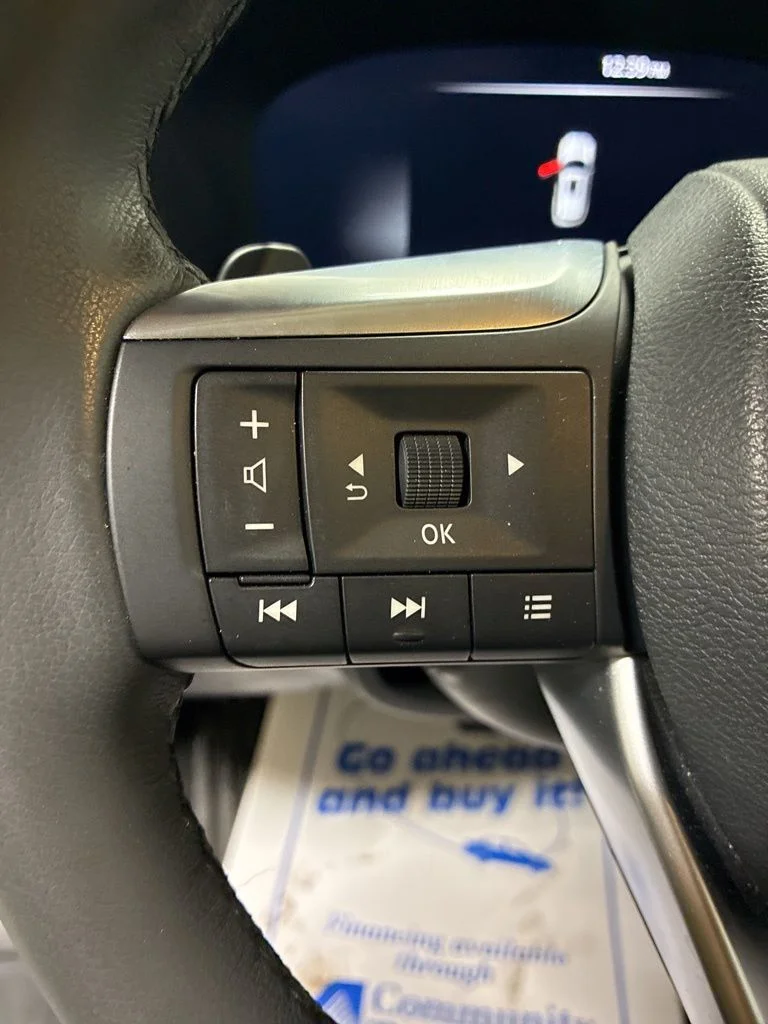 Used 2023 Gray INFINITI LUXE image 16