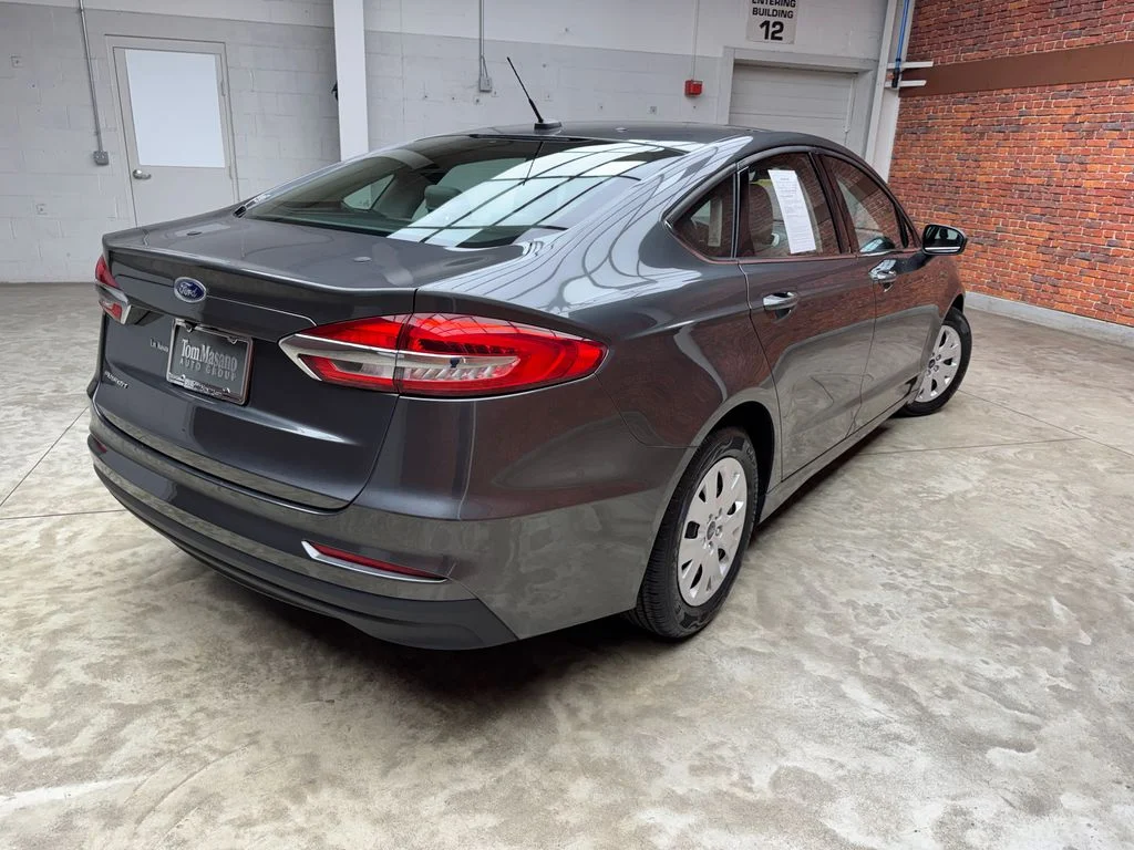Used 2019 Magnetic Ford S image 4
