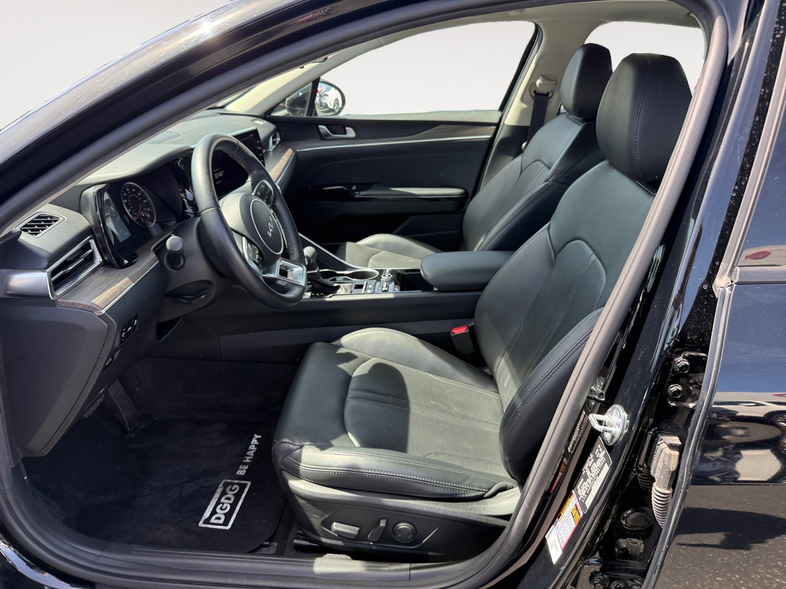 Used 2023 Ebony Black Kia EX image 10