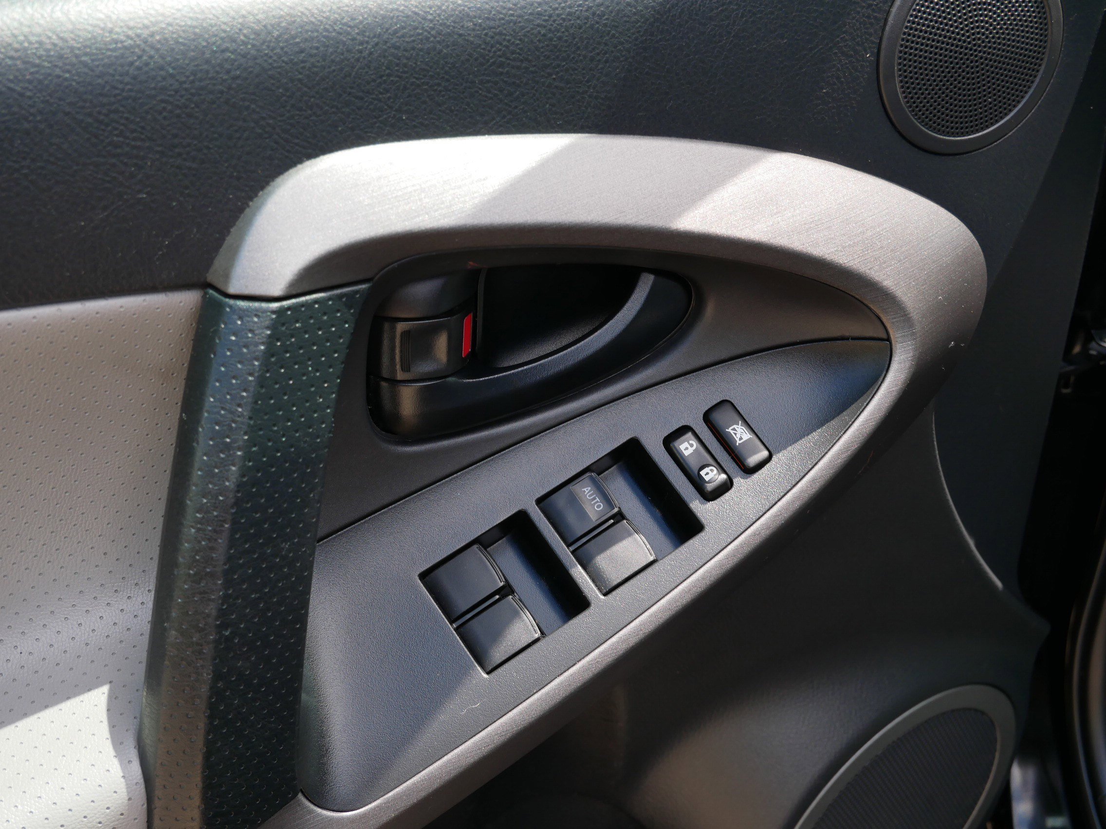 Used 2012 Black Toyota Limited image 20
